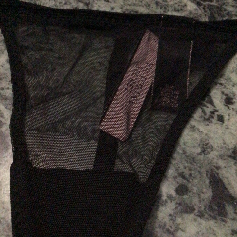 VS fishnet mesh V-String